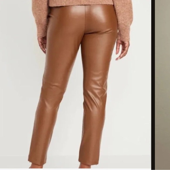 Old Navy faux leather extra high rise skinny pants - Picture 2 of 14